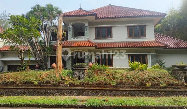 2-Story Very Luxurious House with Spacious Yard in Lebak Bulus, South Jakarta