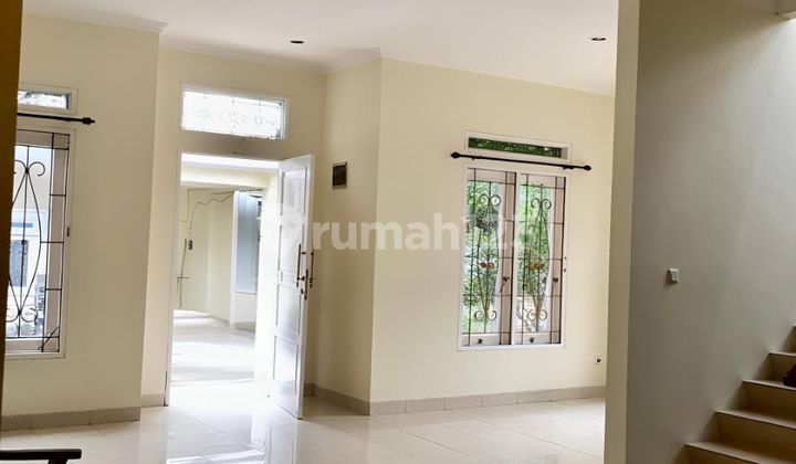 For Quick Sale: Ready-to-Live Hook House in Puri Laras 1 Cirendeu, Strategic Location Near MRT Lebak Bulus and Pondok Indah. 2