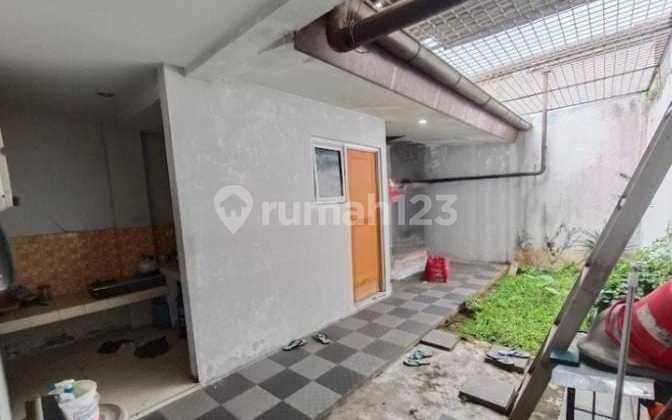 Strategic Ex-Bank Shop House in Cinere Raya 2