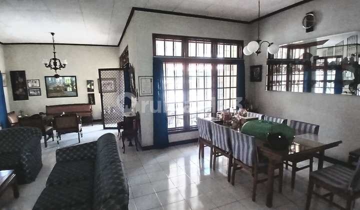 Spacious house in a quiet area, conveniently located near everything in Pondok Labu. 2