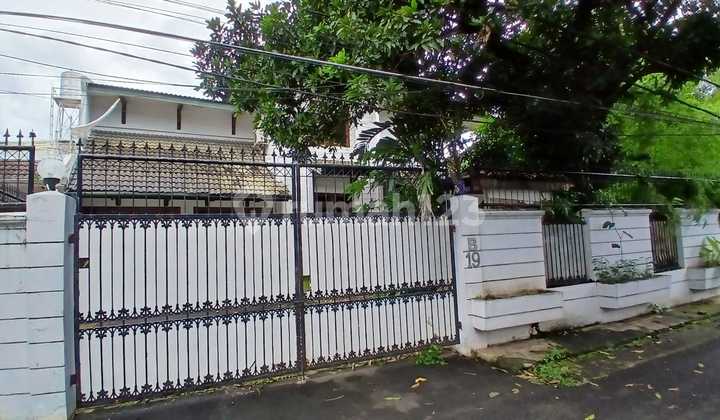 CHEAP HOUSE FOR SALE IN KEMANG DALAM, full privacy, Comfortable