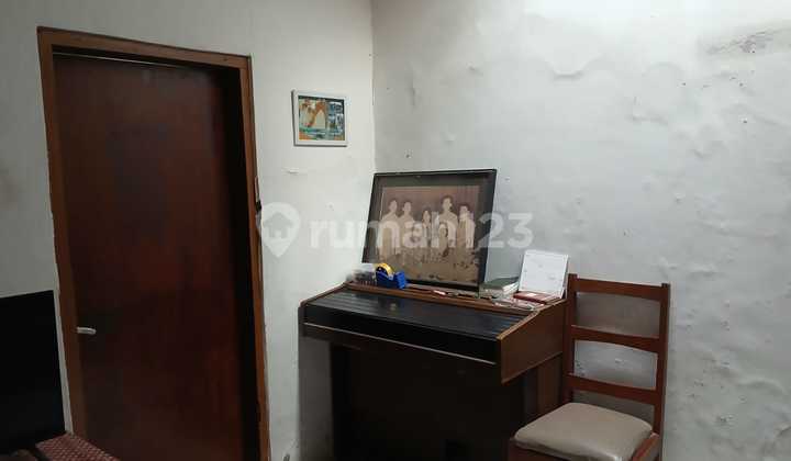 House for sale CHEAP in Pejaten with bonus boarding rooms 2