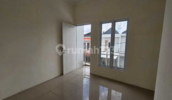 Rumah ready 2 lantai dekat stasiun di Cilodong Depok 2