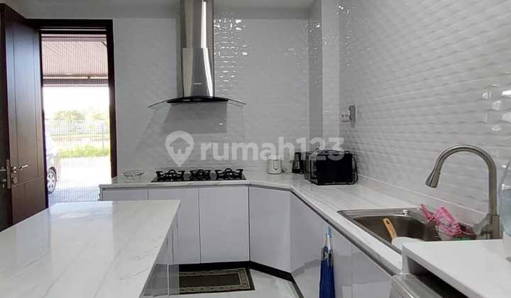 Dijual Rumah Mewah Posisi Hook Kondisi Semifurnish di Suvarna Sutera 2