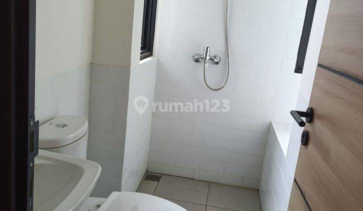 Disewakan Rumah 2 Lantai Cendana Parc Karawaci 2