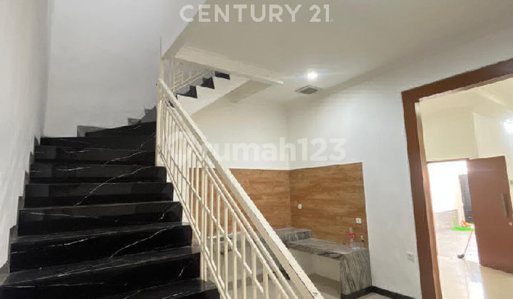 Ready-to-Occupy 2-Story House in a Complex in Bintara, East Jakarta S9550 2
