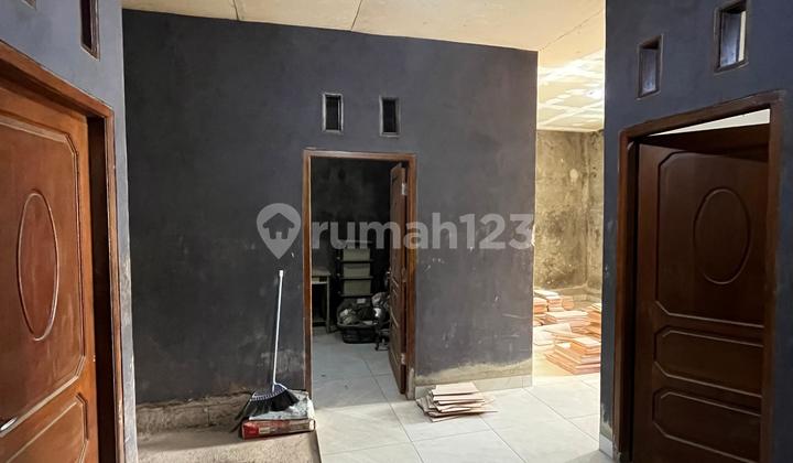 Quick Sale: Strategic 2-Story House by West Cikarang Road. Quick Sale: Strategic 2-Story House by West Cikarang Road.