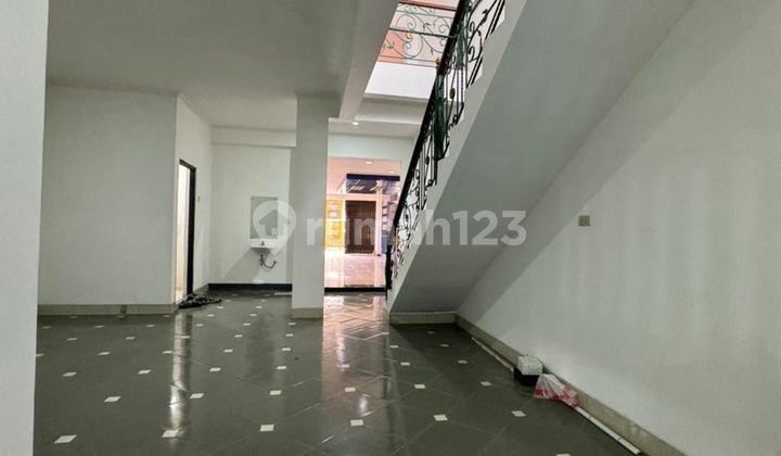 Rumah Luas dan Strategis Nego Sampai Deal di Duren Sawit, Jakarta 2