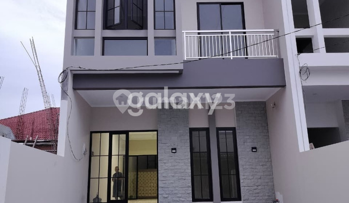 RUMAH 2 LANTAI DI WISMA MUKTI DEKAT MERR SIAP HUNI