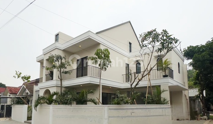 Dijual Rumah Badan Di Anggrek Loka. Bangunan Baru. Semi Furnish. Bsd Tangerang. Shm