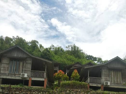 For Sale: Ex-Spring Hill Hotel Labuan Bajo. Villa Concept. 3 Minutes to Airport. 7 Minutes to Harbor. Sea and Mountain View.