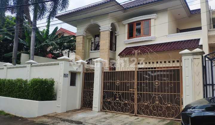 Dijual / Disewakan Rumah Bagus di daerah Cilandak Barat, Jakarta Selatan. Semi Furnish