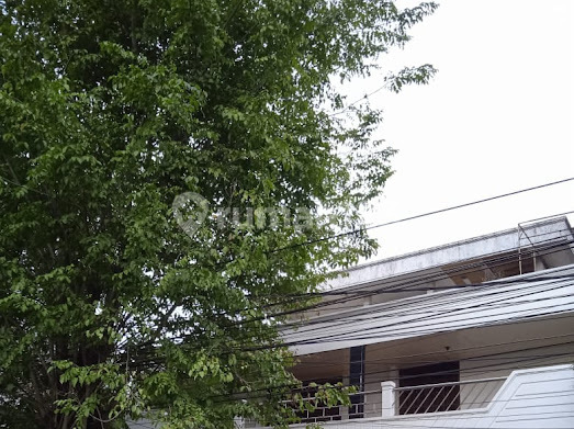 Dijual Rumah 3 Lantai Pinggir Jalan Raya Dukuh Kupang Barat .cocok Buat Usaha