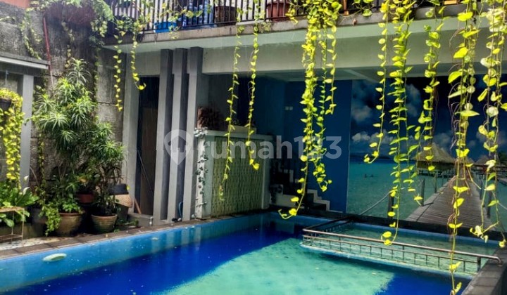 Rumah dengan Kolam Renang 3 Lantai di Bsd Griya Loka 8 Kamar Tidur 2