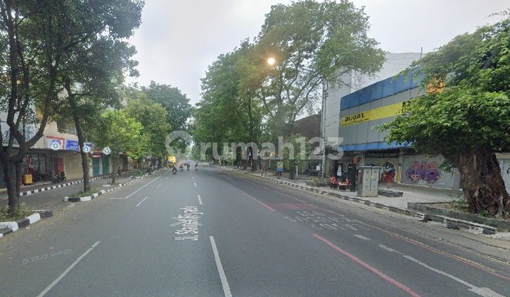 For Sale Ready-to-Use Shop House in Premium Location on Slamet Riyadi Street, Solo. 2