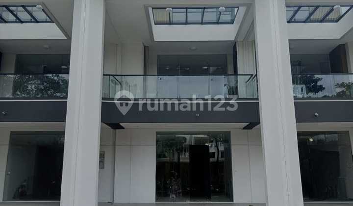 For Rent: Menteng Shop House Studio Loft 3 Floors Facing the Street