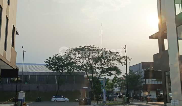 Di Sewakan Ruko Sorrento West Hadap Samping Jalan Boulevard Gading Serpong