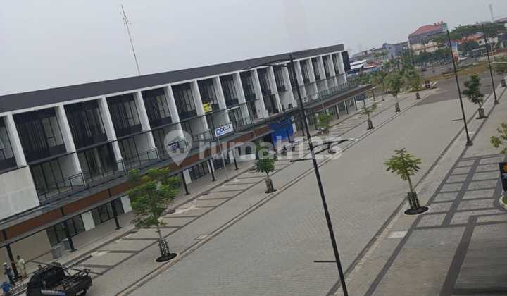 For Lease: Hampton Avenue Boulevard Strategic Shop House in Gading Serpong