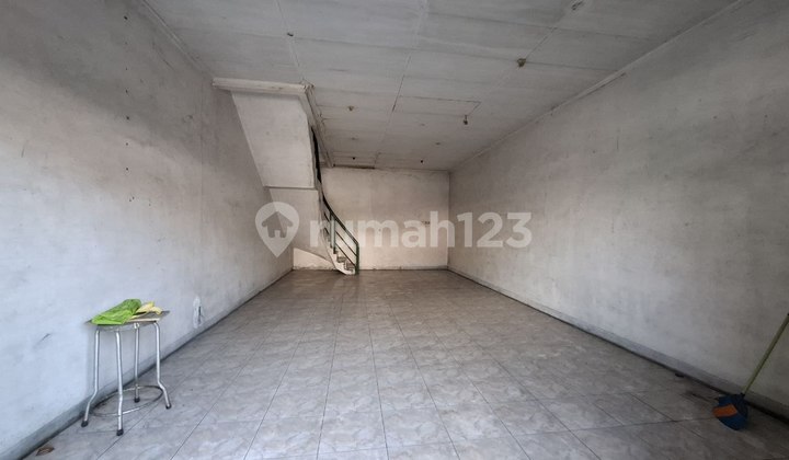 2-Story Shop House in Kartasura Business Center, Sturdy and Well-Maintained Building.