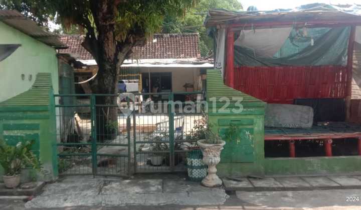 Land for Sale with Building Bonus at an Attractive Location in Cemani, Solo Land for Sale with Building Bonus at an Attractive Location in Cemani, Solo