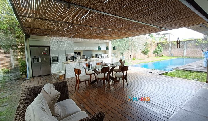 Jual Rumah Mewah Colomadu Solo Open Space Ada Pool Siap Huni 1