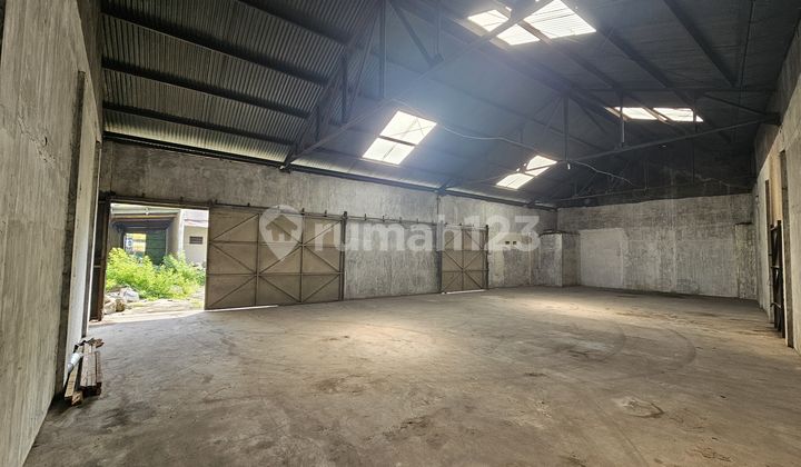 Warehouse and House for Rent on Jl A Yani, Gilingan, Banjarsari, Solo City.