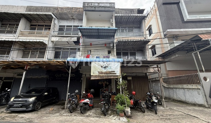 For Sale: 3.5-Story Ready-to-Use Commercial Building in South Pontianak Business Area