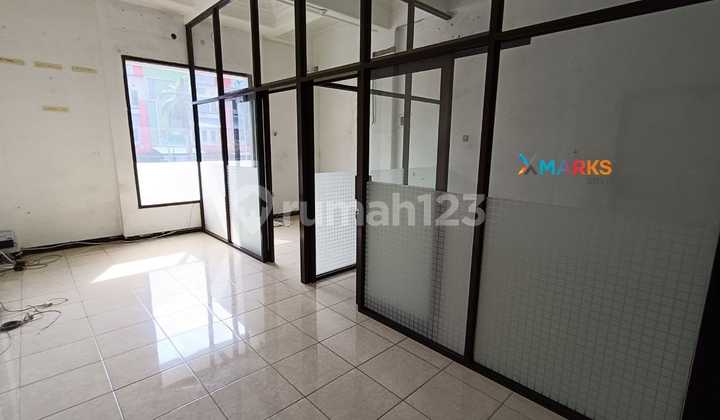 For Sale 3-Story Shop House in Solo Baru Commercial Area, Spacious Parking, Ready to Use