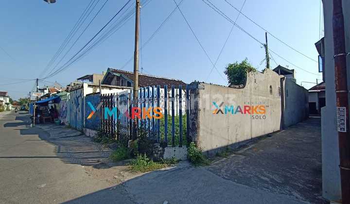 Strategic 3-Front Hook Land for Sale Near Solo Baru, Ready to Build