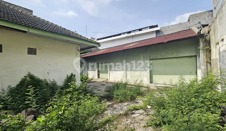 Warehouse and House for Rent on Jl A Yani, Gilingan, Banjarsari, Solo City.