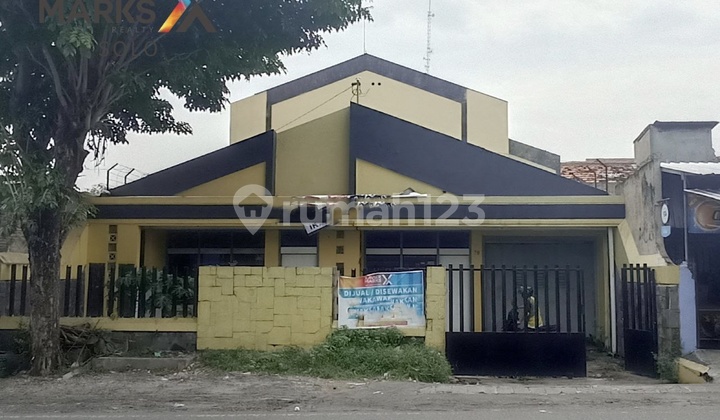 For Sale or Rent Commercial House in Busy Area near Zayed Mosque, Ngemplak, Solo. For Sale or Rent Commercial House in Busy Area near Zayed Mosque, Ngemplak, Solo.