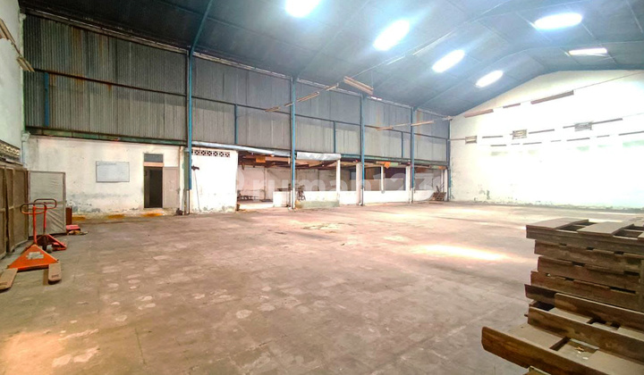 Affordable Warehouse for Rent 1400m2 Central Serengan Near Solo Baru