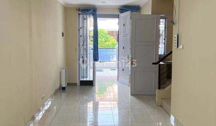 Rumah Minimalis Bagus dan Akses Mudah Siap Huni di Royal Residence Jakarta Timur 1