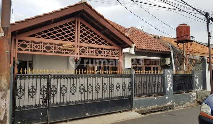 Ready-to-Live House with Strategic Location in Duren Sawit, East Jakarta