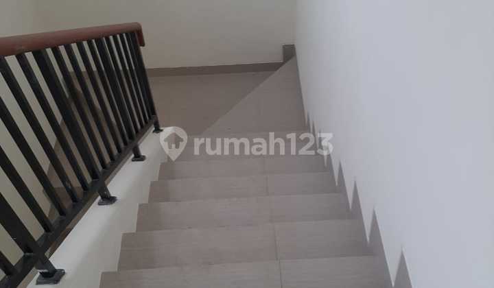 Rumah 2 Lantai Bagus Siap Huni di Cluster Neo Vasana Harapan Indah Bekasi 2