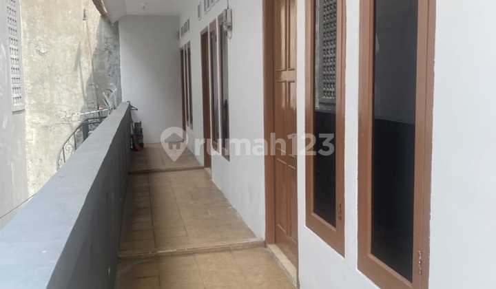 Rumah Petakan 2 Lt ( 6 Ruangan ) Full Penghuni  di Kayu Putih Jakarta Timur 1