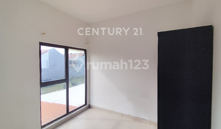 Rumah 2 Lantai Semi Furnished Alamanda di Jakarta Garden City 2
