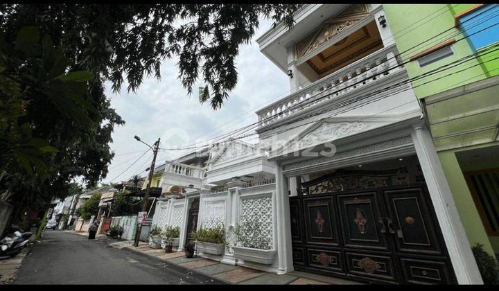 Rumah 2 Lt Jakarta Timur Area Duren Sawit Ada Kolam Renang 2