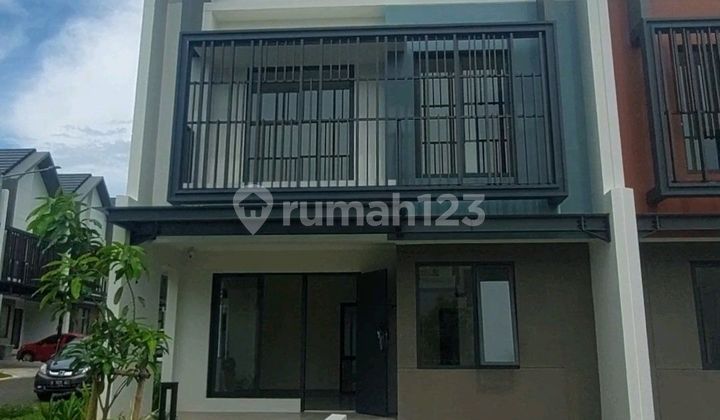 Rumah 3 Lantai Attic Jln Dekat Perbelanjaan Rumah 3 Lantai Attic Jln Dekat Perbelanjaan