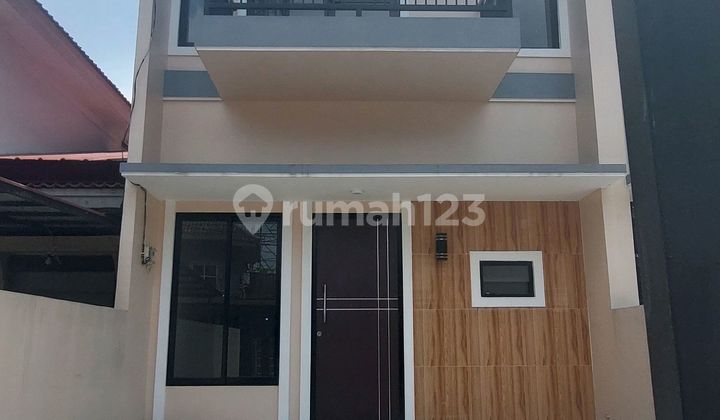 Rumah 2 Lantai Jl Boulevard Dekat Perbelanjaan Rumah 2 Lantai Jl Boulevard Dekat Perbelanjaan
