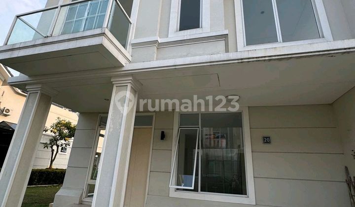 2-Story House Near Shopping Street