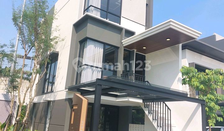 3-Story House Near Toll Access