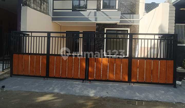 Rumah 2 Lantai Dekat Mall
