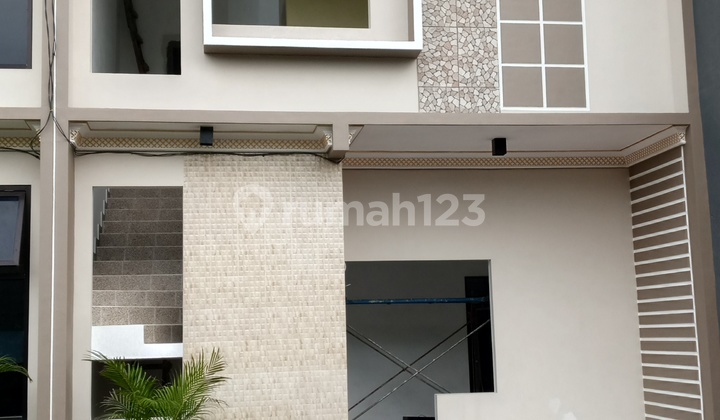 2-Story House Near West Mojokerto Toll Gate Police Post, Mawar Street, Pagerluyung, Gedeg, Mojokerto, East Java, Indonesia, 61351, Gedeg with SHM