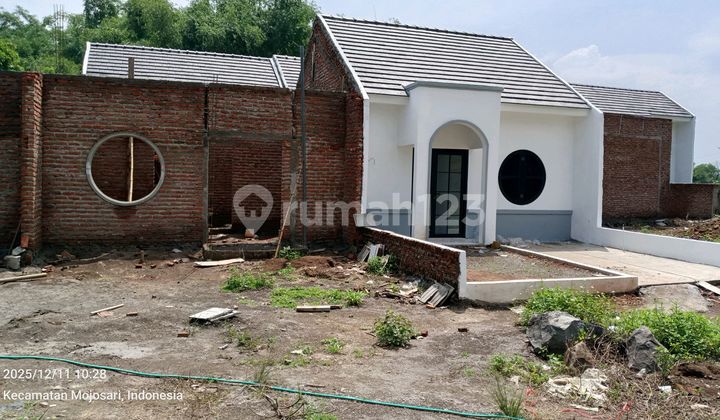 Rumah Murah Japanese Di Mojosari, 3 Menit Ke Stadion