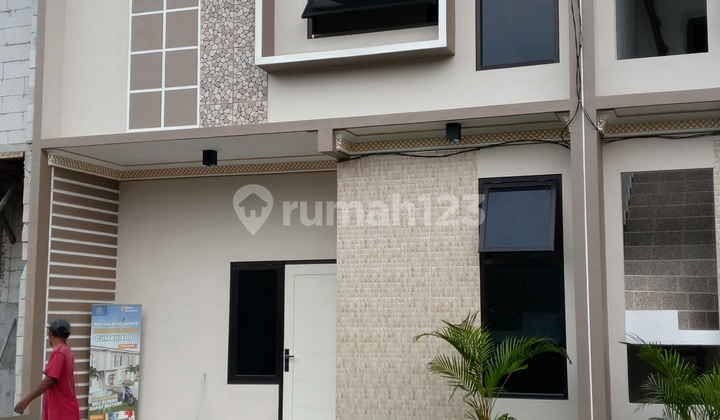 2-Story House Near West Mojokerto Toll Gate Police Post, Mawar Street, Pagerluyung, Gedeg, Mojokerto, East Java, Indonesia, 61351, Gedeg with SHM
