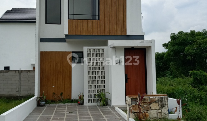 2-Story House in Jl Yos Sudarso Area, Metro Graha 2-Story House in Jl Yos Sudarso Area, Metro Graha