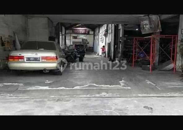 Ruko Gambir 700m2 Cocok untuk bengkel/gudang Siap Pakai
