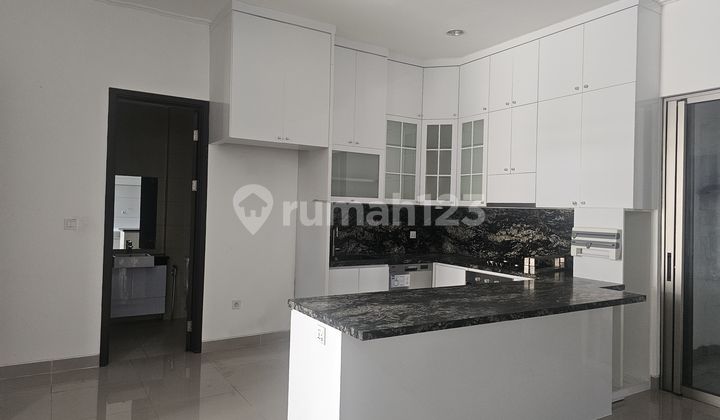 Sell Cheap and Fast PIK2 HOUSE Semi Furnished Free Walk-in Closet Vanity Table