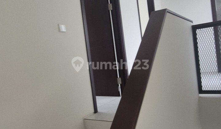 Rent Fast! Comfortable Residential House Located in the Quiet Area of Kota Baru Parahyangan, Bandung 2